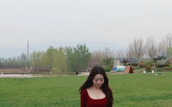 美女的咪咪露出来了